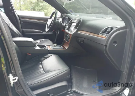 2018 Chrysler 300 300C z USA, uszkodzony, nr VIN 2C3CCAPT3JH201676